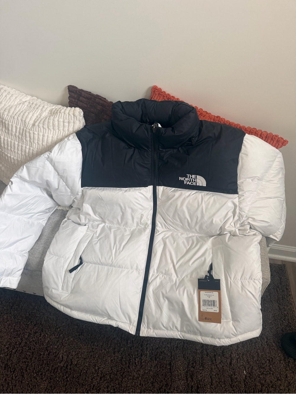 The North Face women's ' 1996 Nuptse Jacket - White/Black